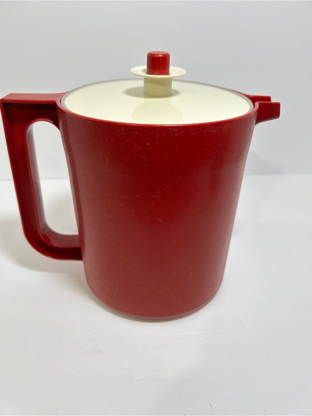 Vintage Tupperware 1.5 Quart Red Push Button Pitcher with Lid 1575